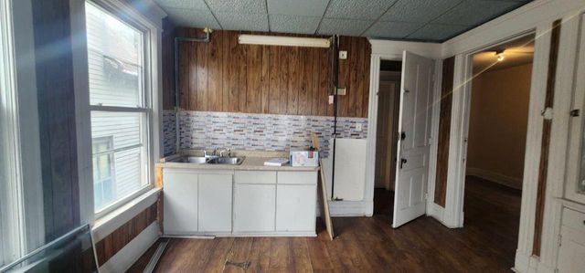 935 W Greenfield AVENUE, Milwaukee, WI 53204