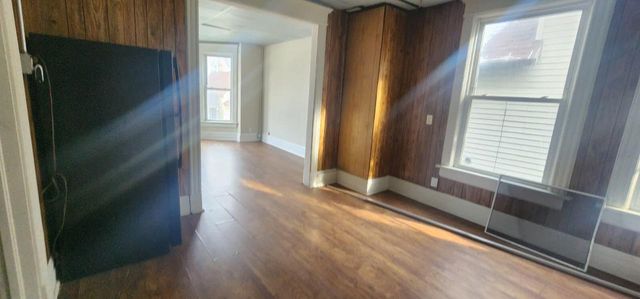 935 W Greenfield AVENUE, Milwaukee, WI 53204