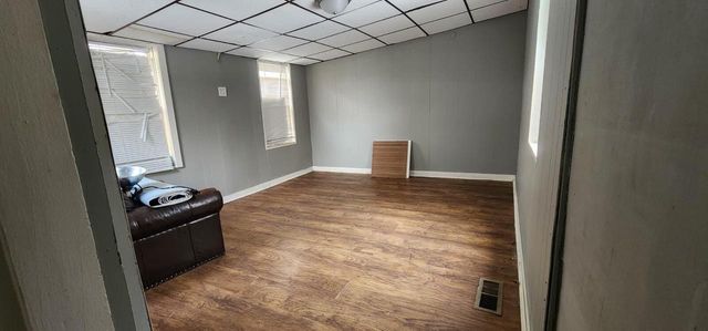 935 W Greenfield AVENUE, Milwaukee, WI 53204