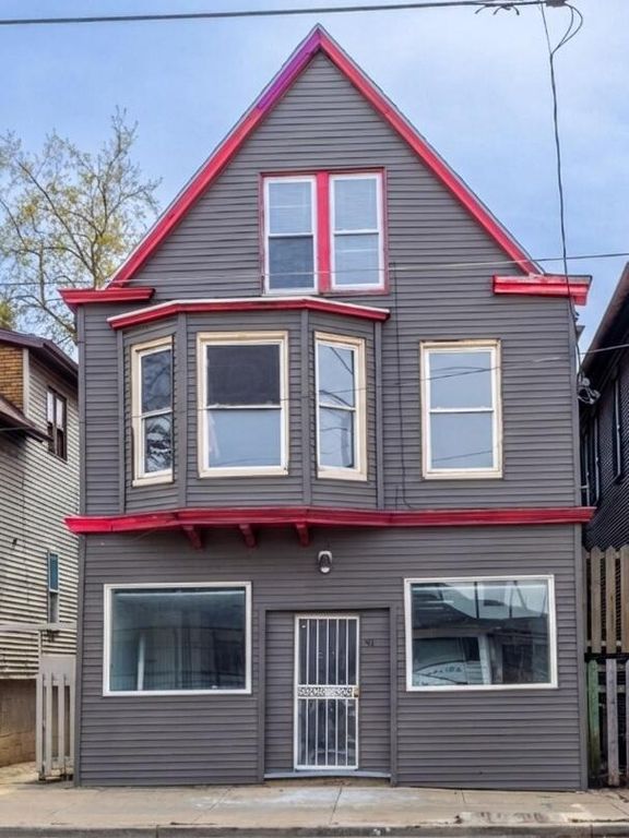 935 W Greenfield AVENUE, Milwaukee, WI 53204