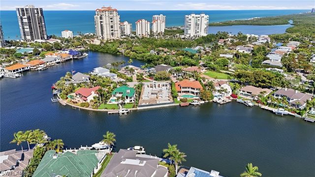 310 Pirates Bight, Naples, FL 34103