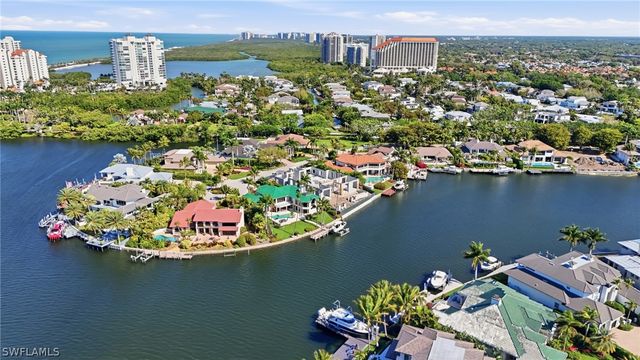 310 Pirates Bight, Naples, FL 34103