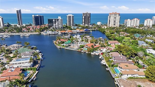 310 Pirates Bight, Naples, FL 34103