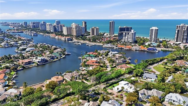 310 Pirates Bight, Naples, FL 34103