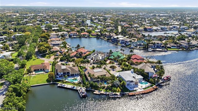 310 Pirates Bight, Naples, FL 34103