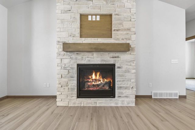 N8842 KILLARNEY WAY, Menasha, WI 54952