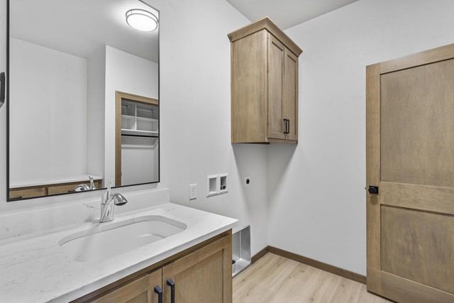 N8842 KILLARNEY WAY, Menasha, WI 54952