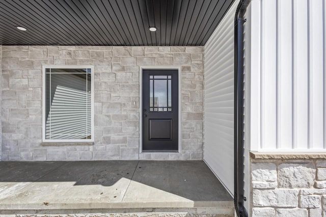 N8842 KILLARNEY WAY, Menasha, WI 54952