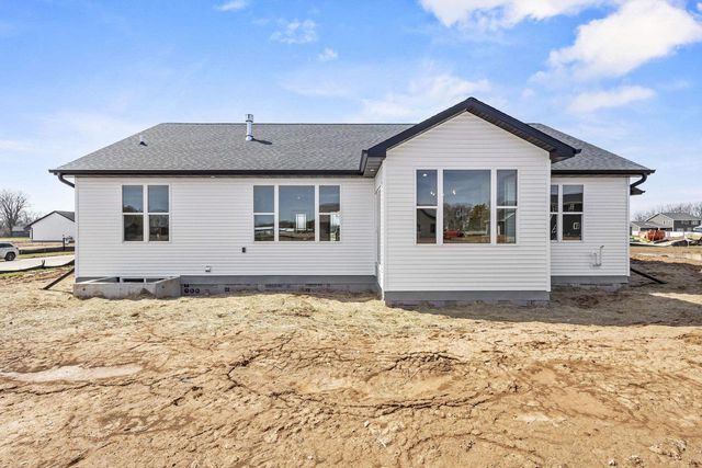 N8842 KILLARNEY WAY, Menasha, WI 54952
