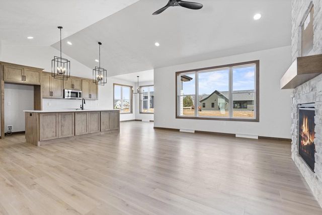 N8842 KILLARNEY WAY, Menasha, WI 54952