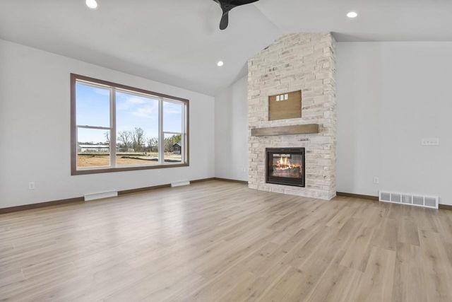 N8842 KILLARNEY WAY, Menasha, WI 54952