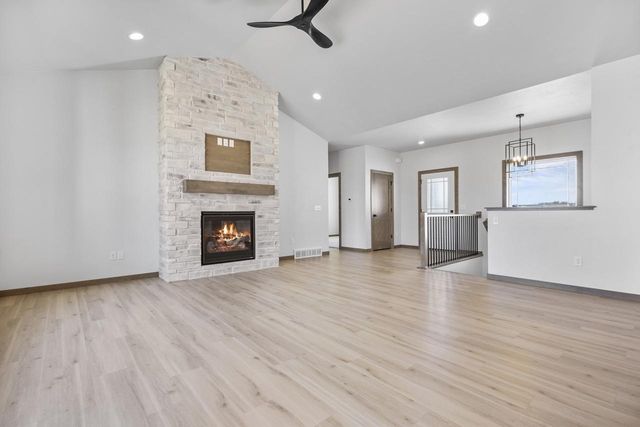 N8842 KILLARNEY WAY, Menasha, WI 54952