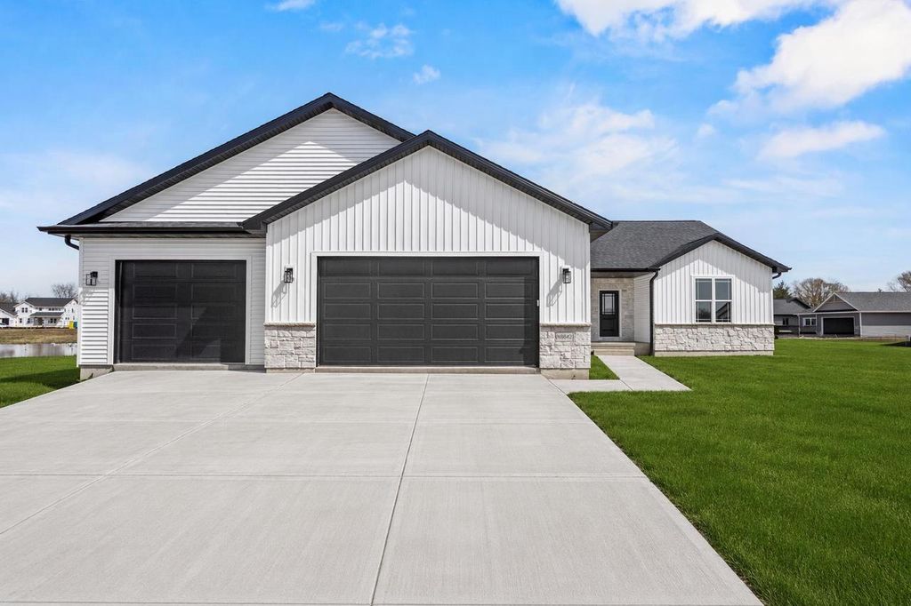 N8842 KILLARNEY WAY, Menasha, WI 54952