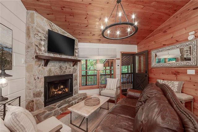 78 Tomahawk Trail, Blue Ridge, GA 30513