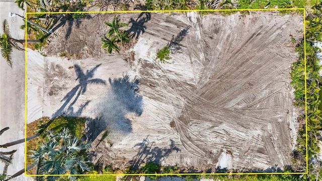 121 Gulf Island DR, Fort Myers Beach, FL 33931