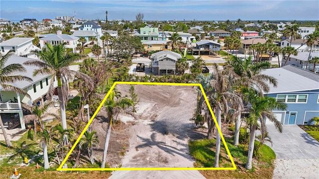 121 Gulf Island DR, Fort Myers Beach, FL 33931