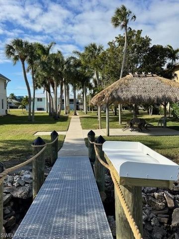 121 Gulf Island DR, Fort Myers Beach, FL 33931