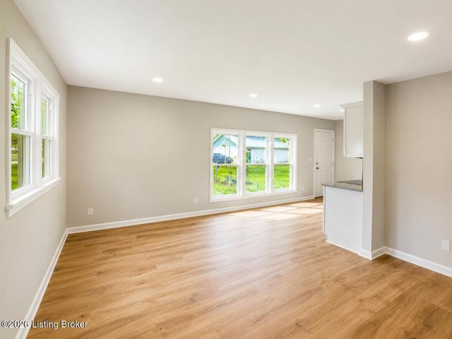 8006 Annella Way, Louisville, KY 40219