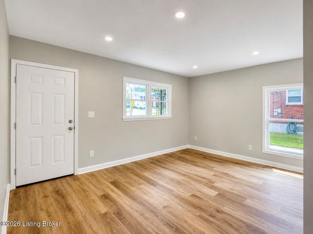 8006 Annella Way, Louisville, KY 40219