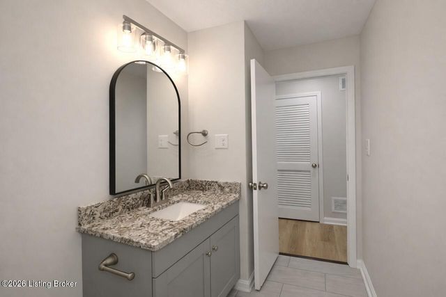 8006 Annella Way, Louisville, KY 40219