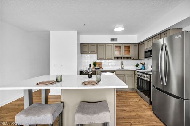 2222 Detroit Avenue 504, Cleveland, OH 44113