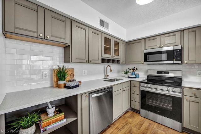 2222 Detroit Avenue 504, Cleveland, OH 44113