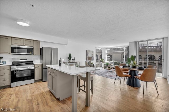 2222 Detroit Avenue 504, Cleveland, OH 44113