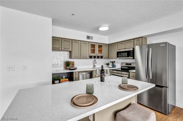 2222 Detroit Avenue 504, Cleveland, OH 44113
