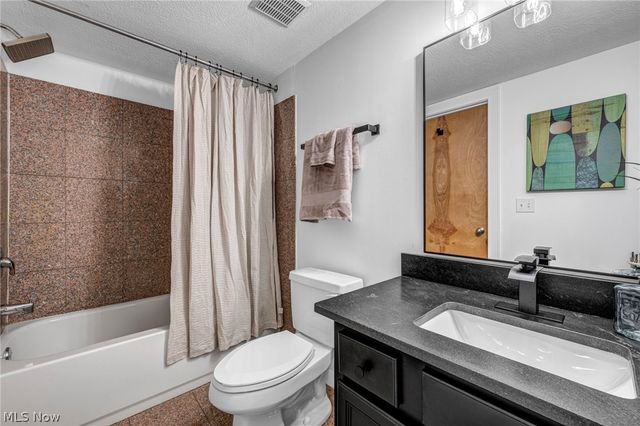 2222 Detroit Avenue 504, Cleveland, OH 44113