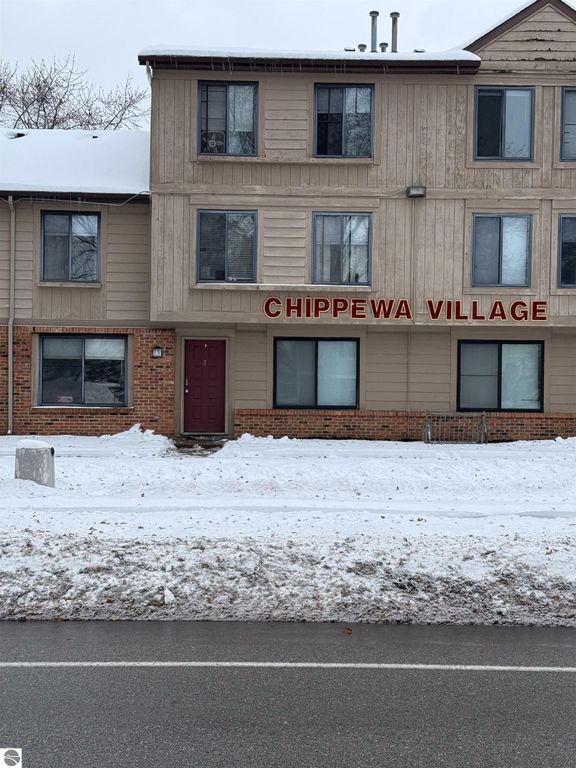 Image 3 of property listing at 1825 S Crawford St # 2, Mt Pleasant, MI 48858