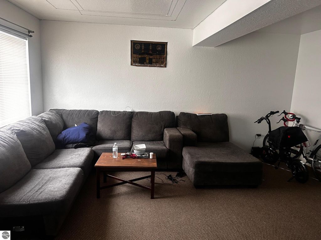 Image 4 of property listing at 1825 S Crawford St # 2, Mt Pleasant, MI 48858