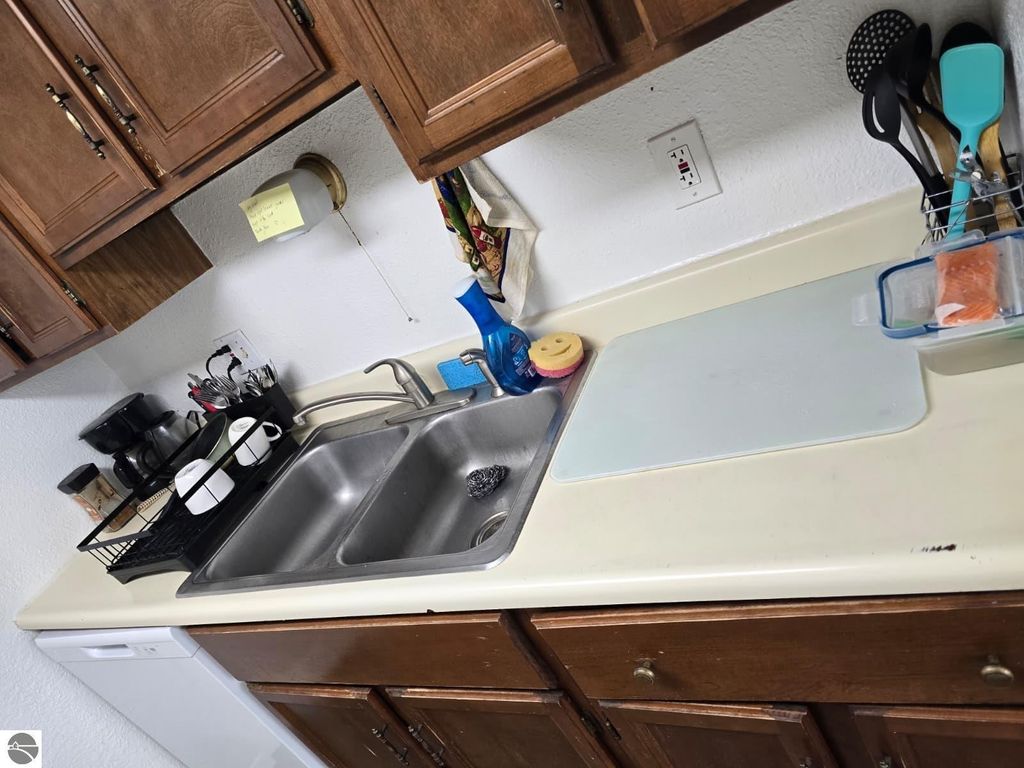 Image 8 of property listing at 1825 S Crawford St # 2, Mt Pleasant, MI 48858