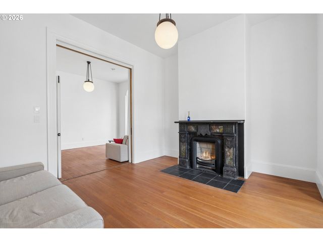 1708 Sw COLUMBIA St, Portland, OR 97201