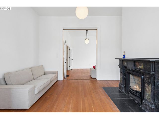 1708 Sw COLUMBIA St, Portland, OR 97201