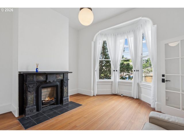 1708 Sw COLUMBIA St, Portland, OR 97201