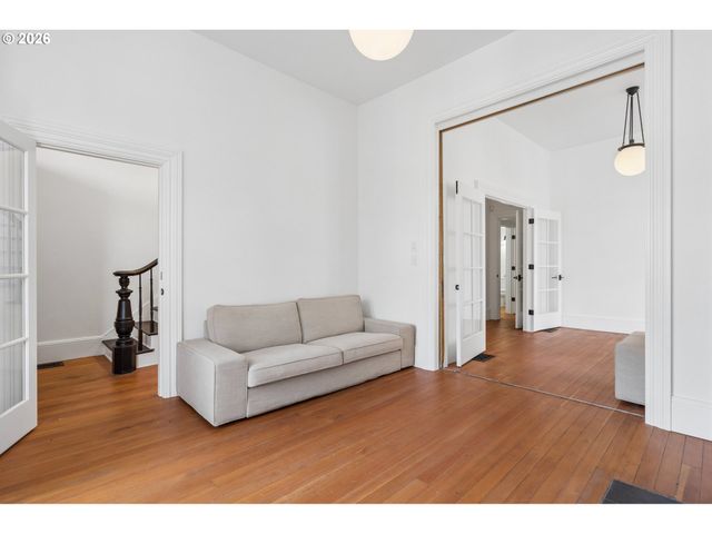 1708 Sw COLUMBIA St, Portland, OR 97201