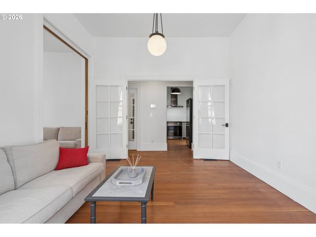 1708 Sw COLUMBIA St, Portland, OR 97201
