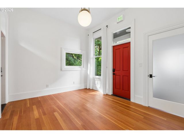 1708 Sw COLUMBIA St, Portland, OR 97201