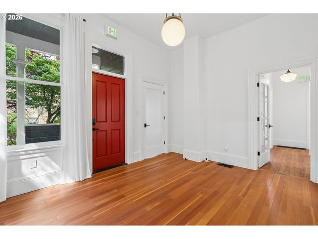 1708 Sw COLUMBIA St, Portland, OR 97201