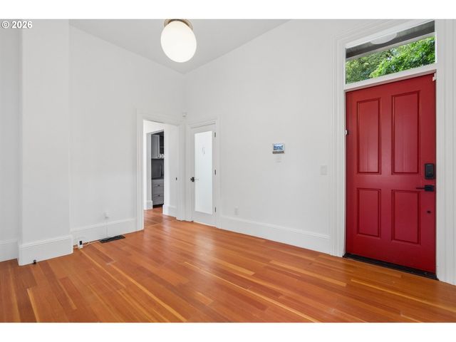 1708 Sw COLUMBIA St, Portland, OR 97201
