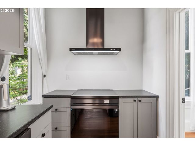 1708 Sw COLUMBIA St, Portland, OR 97201