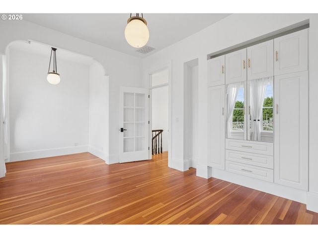 1708 Sw COLUMBIA St, Portland, OR 97201