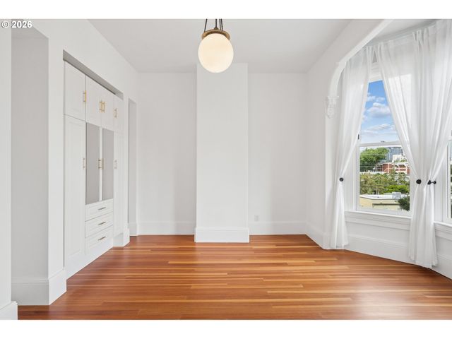 1708 Sw COLUMBIA St, Portland, OR 97201