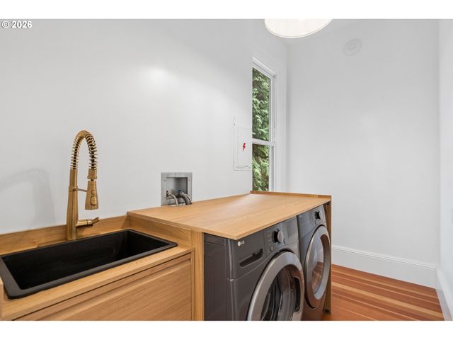 1708 Sw COLUMBIA St, Portland, OR 97201