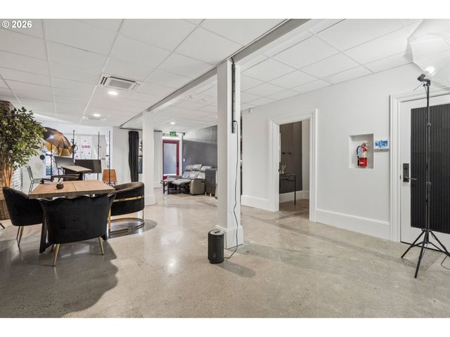 1708 Sw COLUMBIA St, Portland, OR 97201
