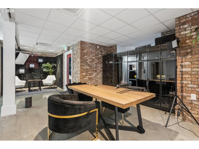1708 Sw COLUMBIA St, Portland, OR 97201