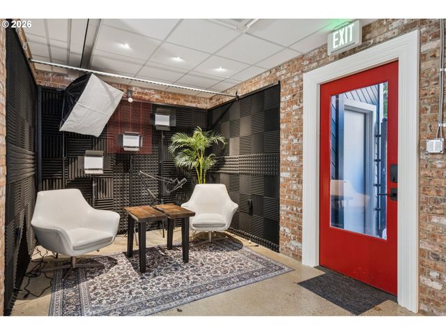 1708 Sw COLUMBIA St, Portland, OR 97201