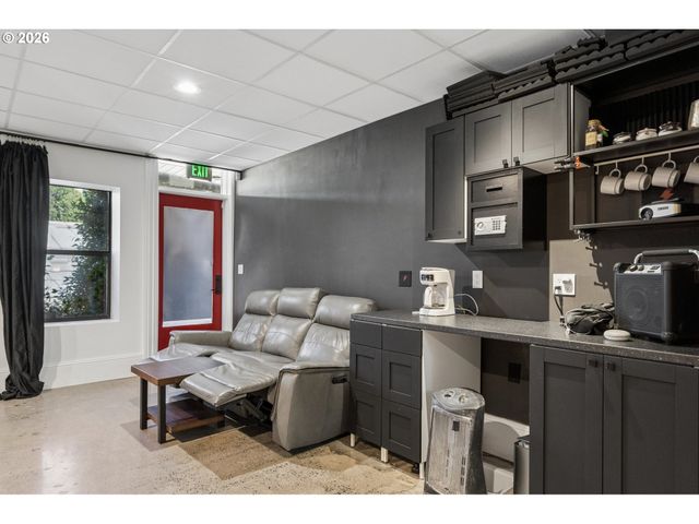 1708 Sw COLUMBIA St, Portland, OR 97201