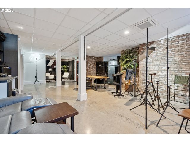 1708 Sw COLUMBIA St, Portland, OR 97201