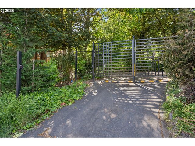 1708 Sw COLUMBIA St, Portland, OR 97201